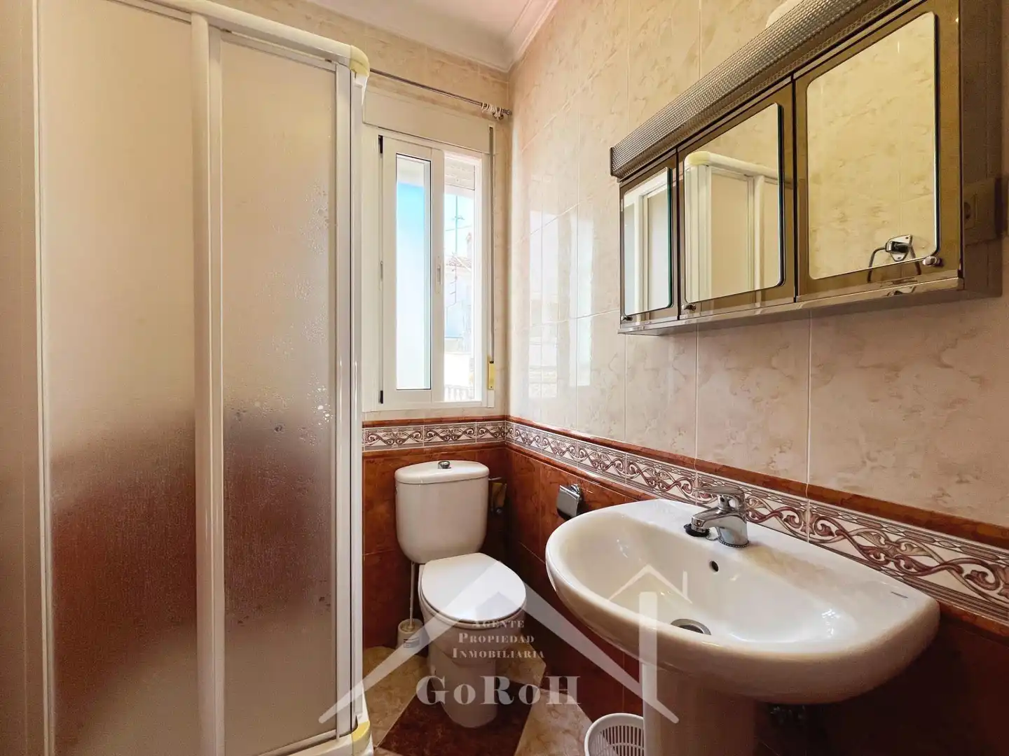 Baño de Casa adosada en venta en Santa Olalla del Cala con Terraza, Trastero y Amueblado