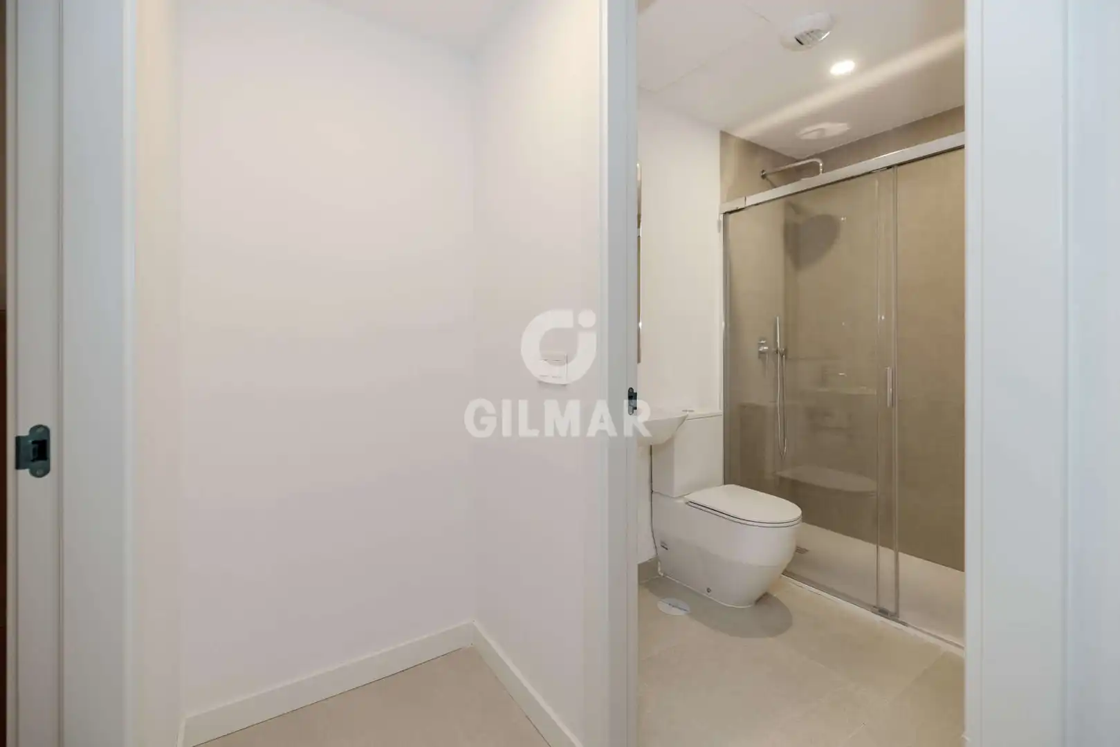 Baño de Casa adosada en venta en Estepona con Calefacción, Jardín privado y Piscina