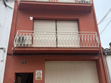 Casa con balcone in vendita a Carrer de Sant Joan 9