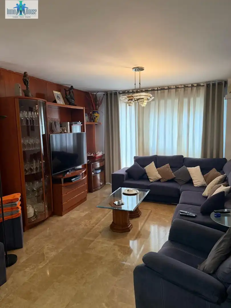 Sala de estar de Casa adosada en venta en Albacete con Aire acondicionado, Calefacción y Trastero