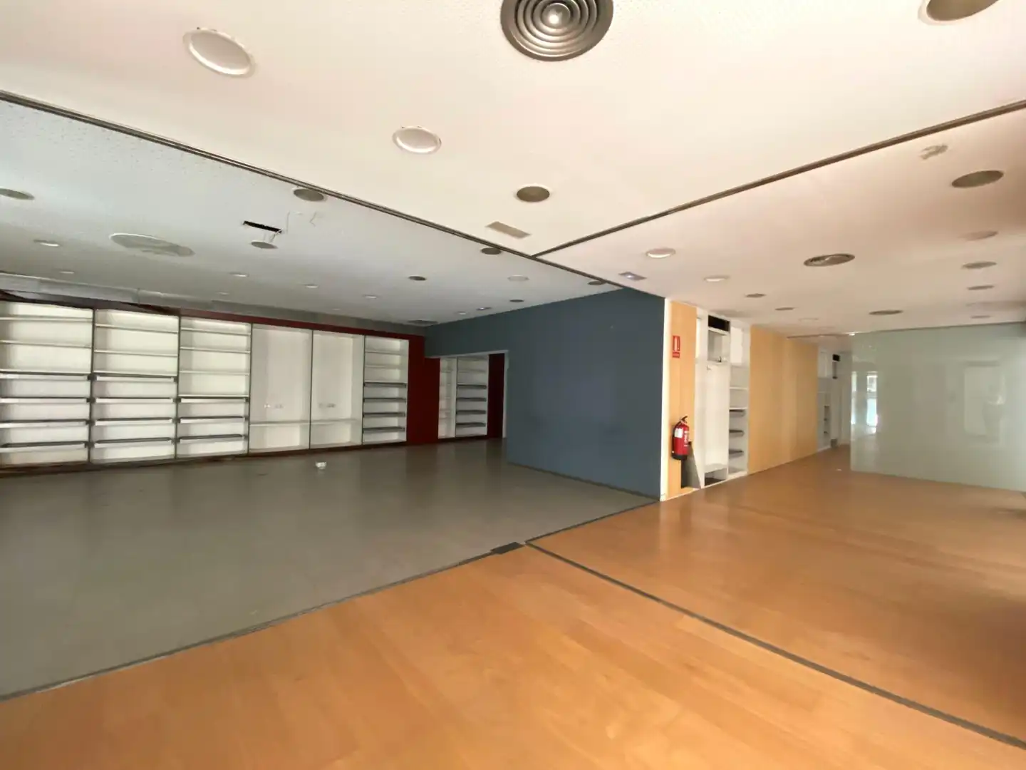 Local comercial en alquiler en Avenida Avenida Condes de San Isidro, imagen 3