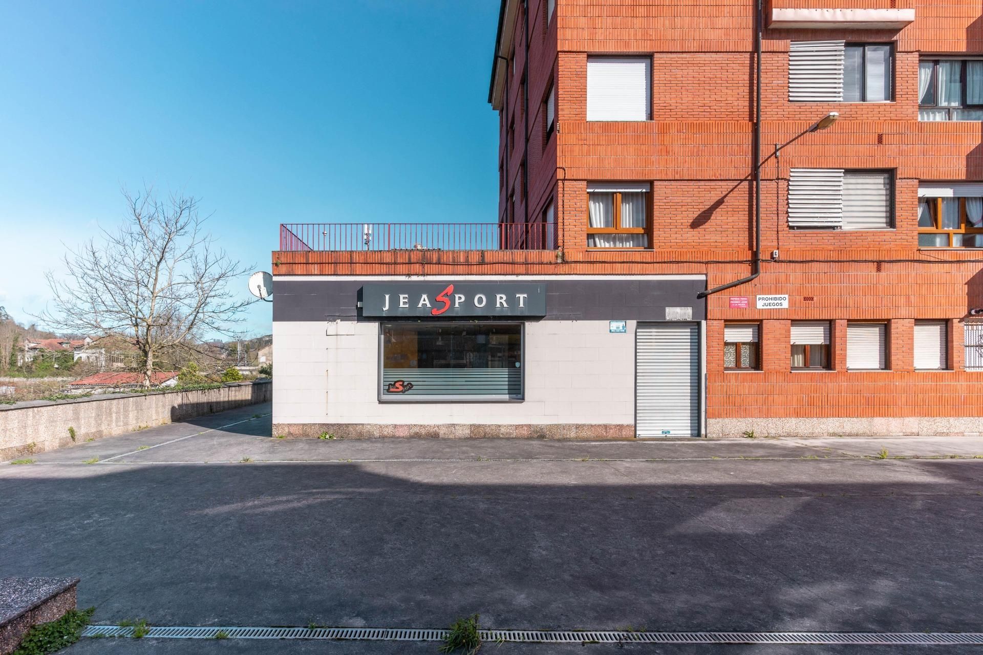 Vista exterior de Local en venda en Oviedo 