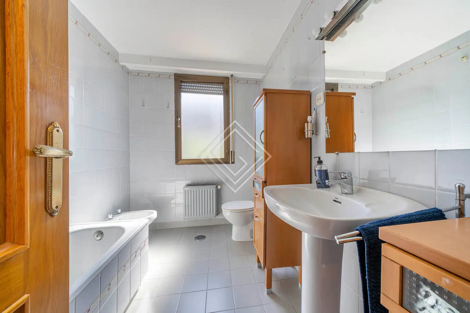 Baño de Piso en venta en Madrid con Jardín privado, Terraza y Piscina comunitaria