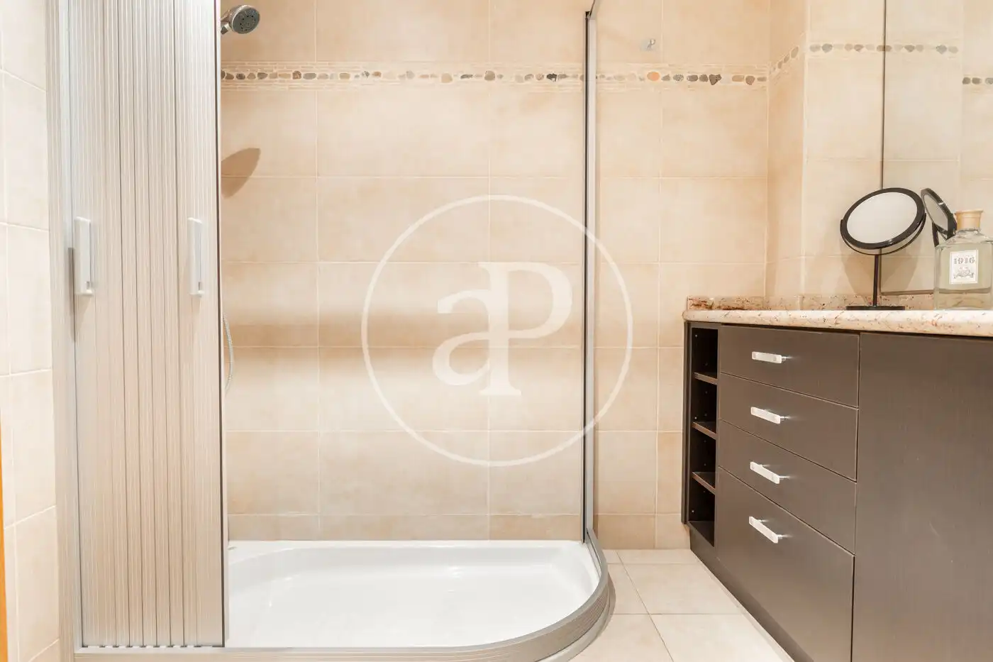 Badezimmer von Einfamilien-Reihenhaus zum Verkauf in Sabadell mit Klimaanlage, Heizung und Terrasse