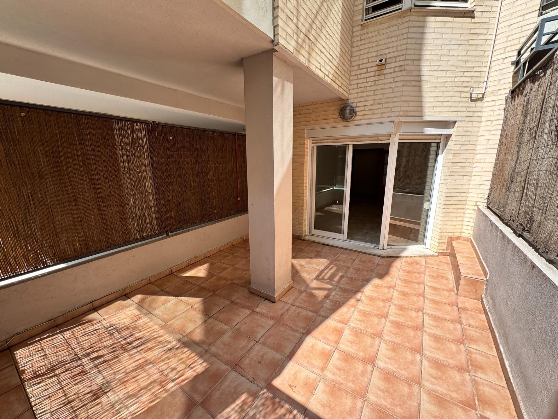 Terraza de Planta baja en venta en Paterna con Aire acondicionado, Calefacción y Jardín privado