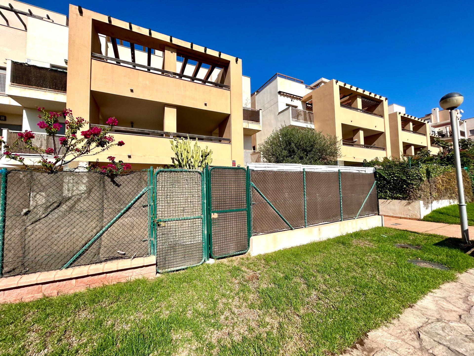 Exterior view of Apartment for sale in  Almería Capital  with Terrace, Storage room and Community pool