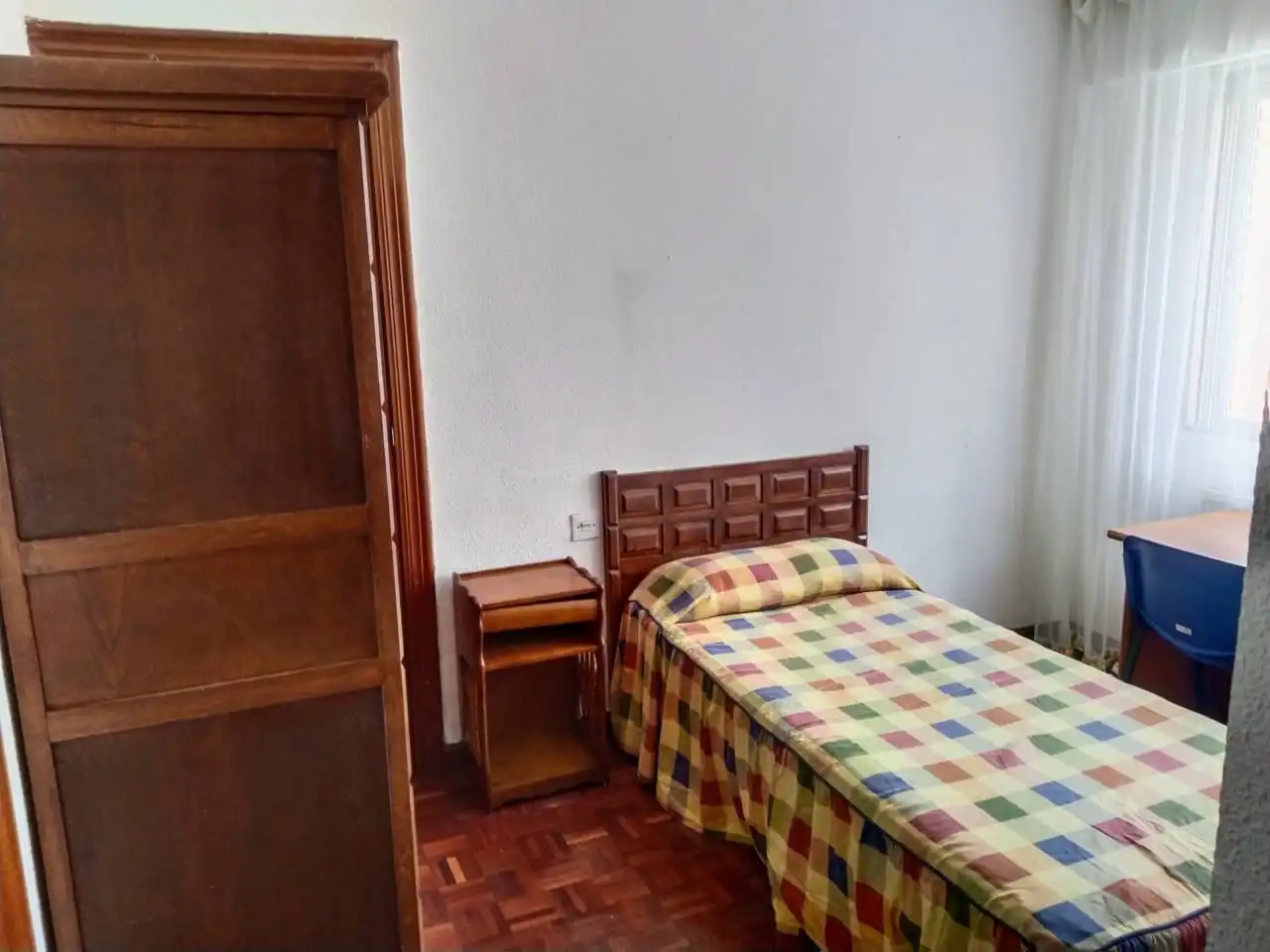 Bedroom of Flat for rent in Burgos  with Heating, Parquet flooring and Furnished