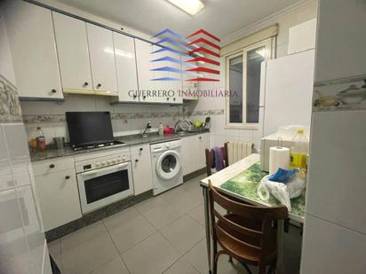 Kitchen of Flat for sale in Ourense Capital   with Heating, Storage room and Balcony