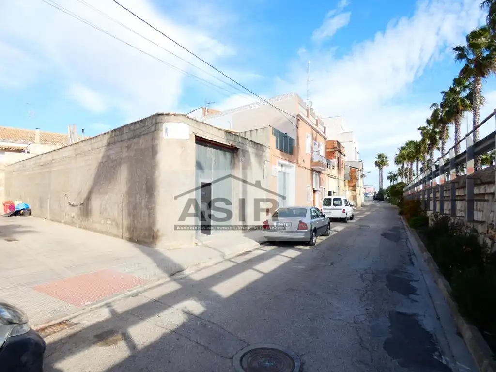 Wohnbaugrundstück zum Verkauf in Casc Urbà