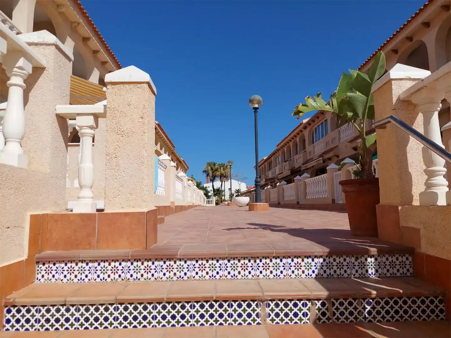 Vista exterior de Casa o xalet en venda en La Manga del Mar Menor amb Piscina