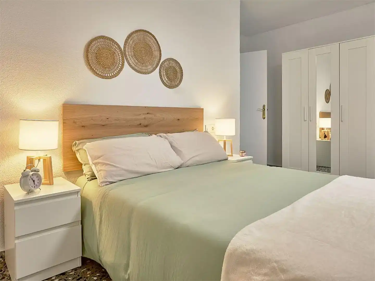 Bedroom of Flat for share in Casco Urbano