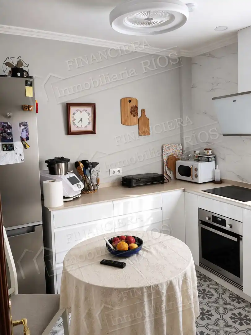 Cuina de Casa o xalet en venda en Alcalá de Guadaira amb Aire condicionat i Terrassa