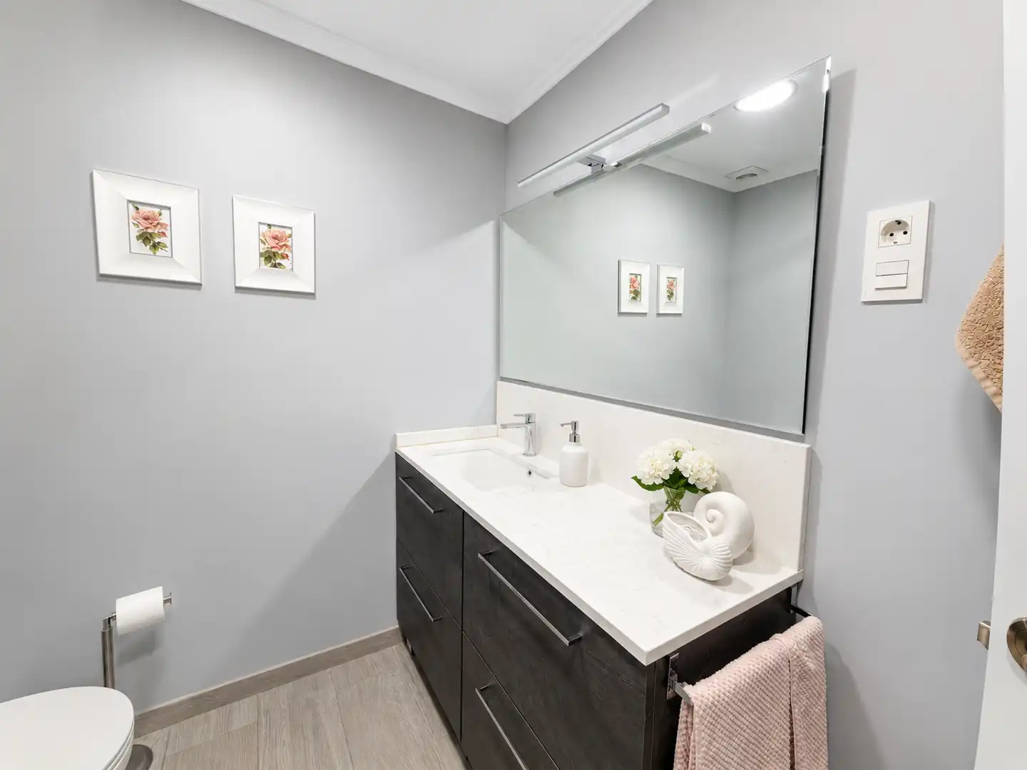Bathroom of Flat for sale in Getafe  with Air Conditioner, Heating and Storage room