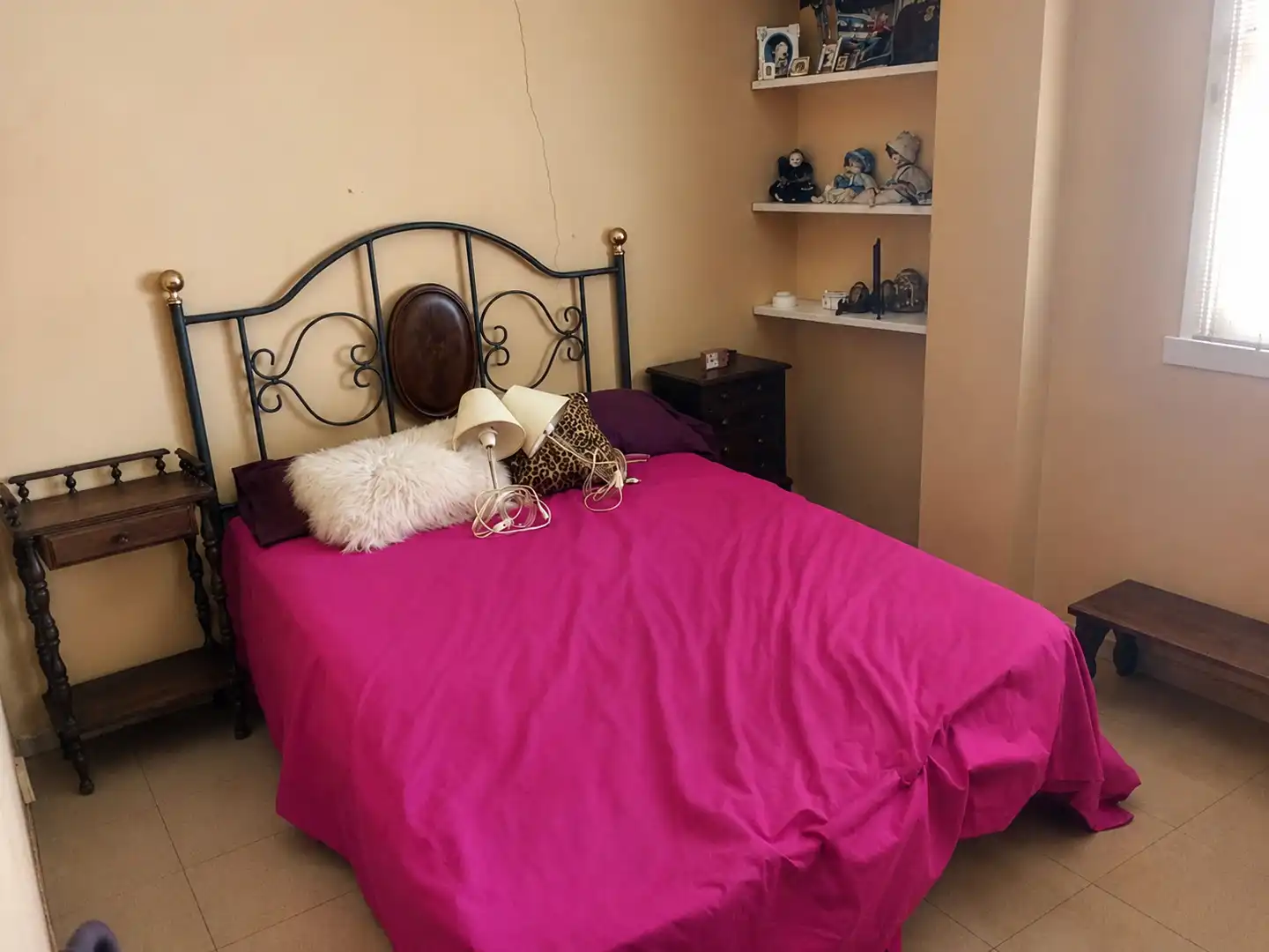 Habitación de Piso en venta en Cabanas con Terraza y Amueblado