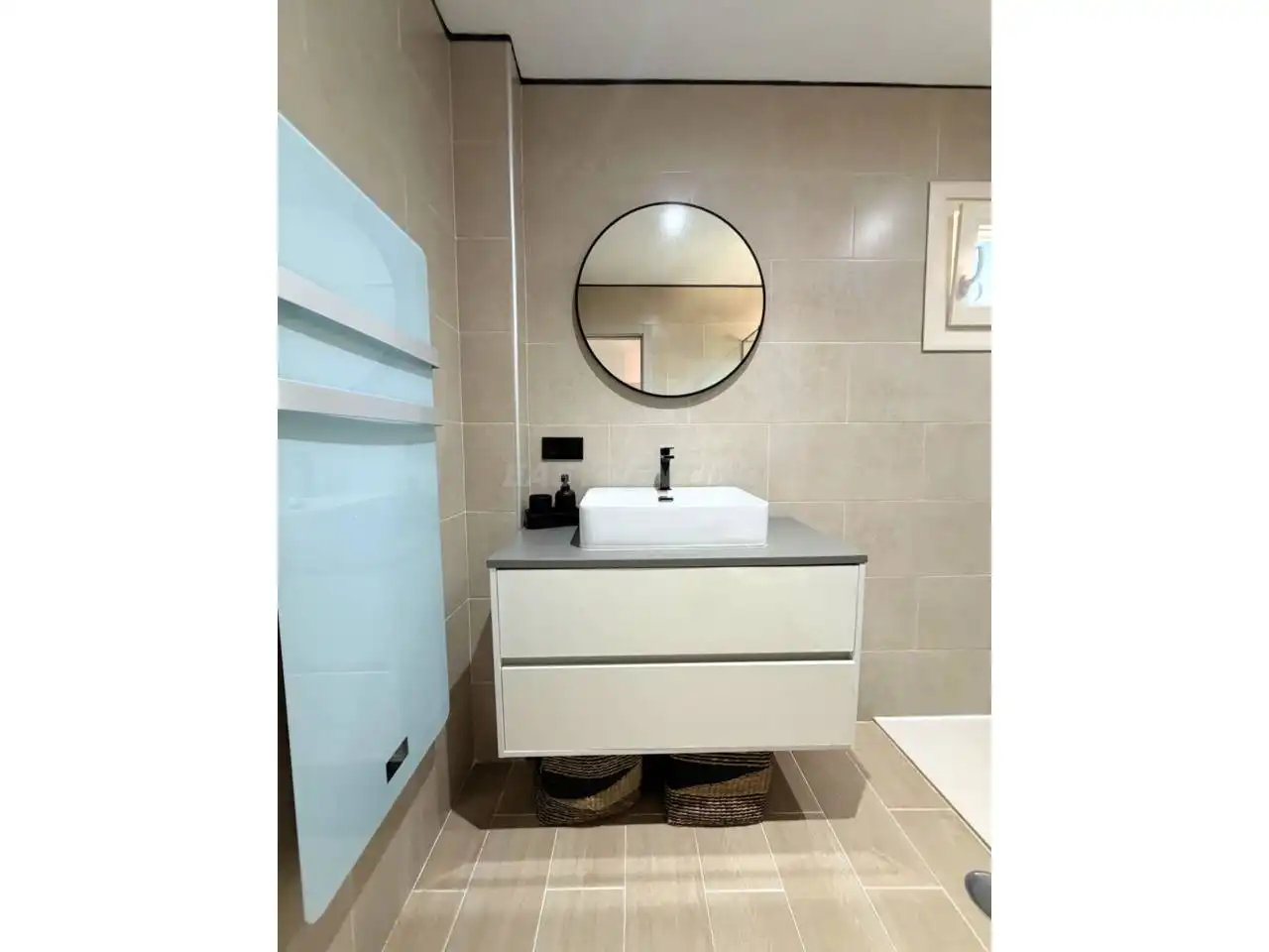 Bathroom of Detached homes for sale in La Línea de la Concepción  with Terrace and Furnished