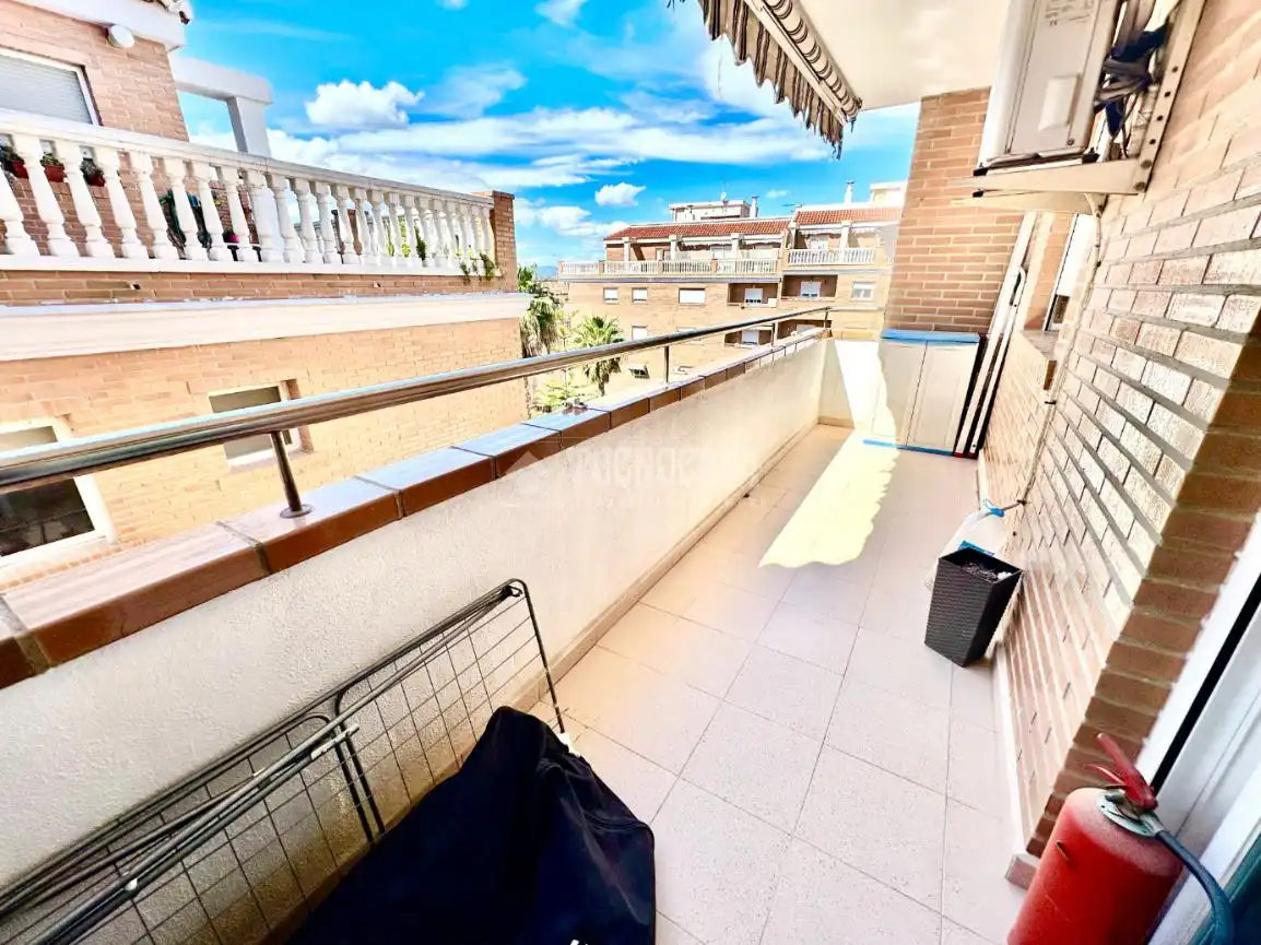 Vista exterior de Piso en venta en Paterna