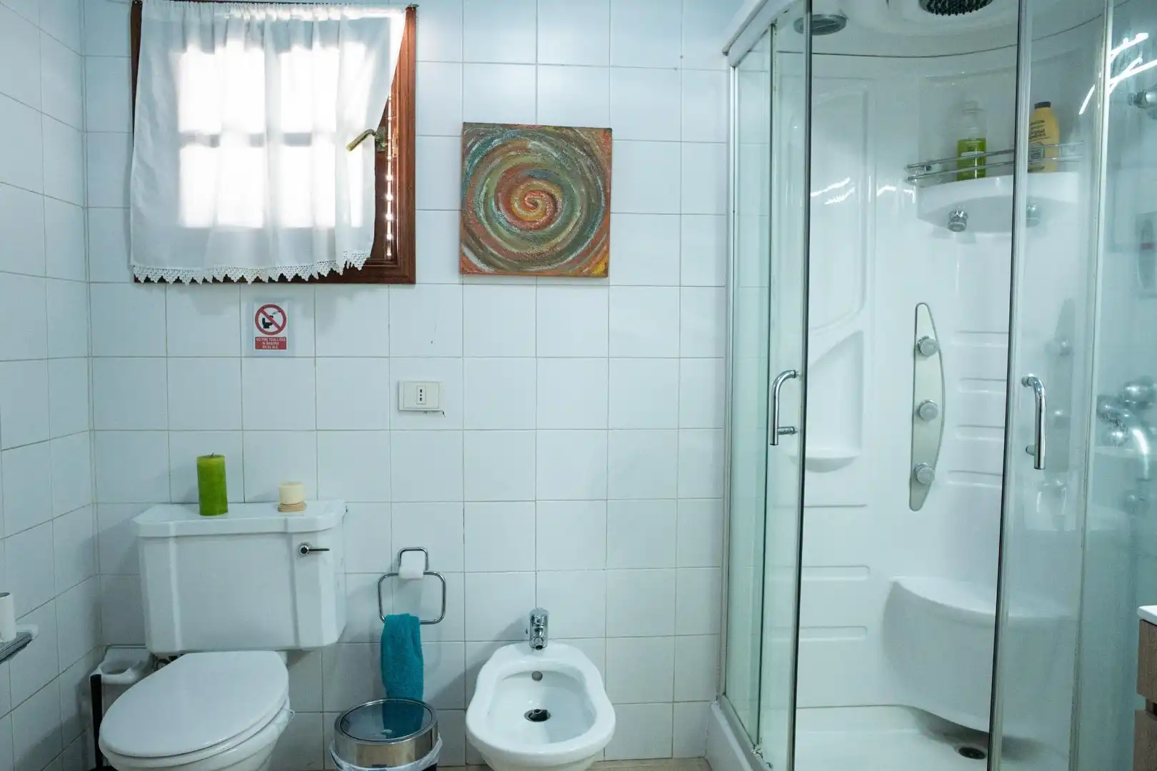 Badezimmer von Einfamilien-Reihenhaus zum Verkauf in Valsequillo de Gran Canaria mit Klimaanlage, Heizung und Privatgarten
