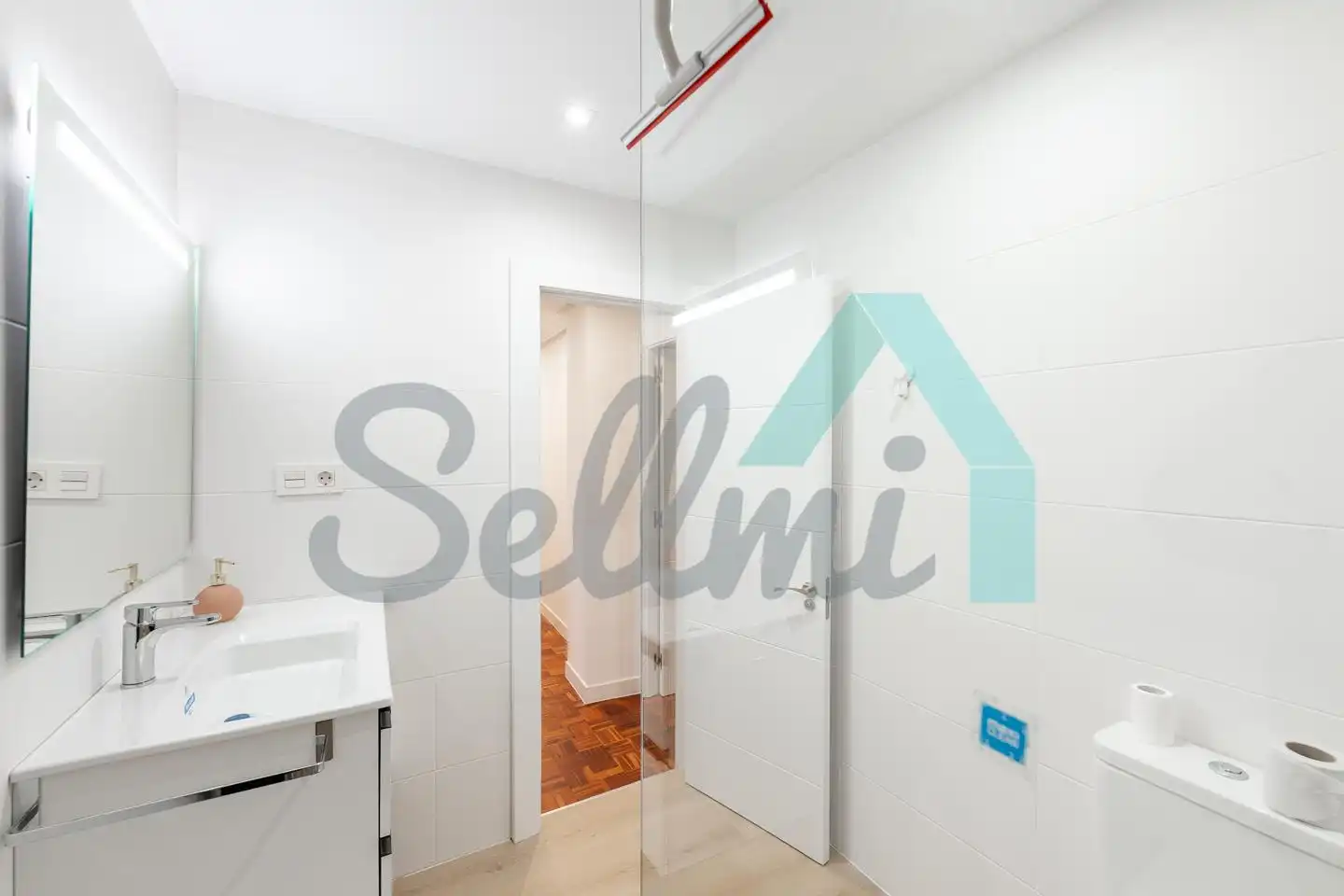 Baño de Piso para compartir en Oviedo  con Calefacción, Parquet y Amueblado
