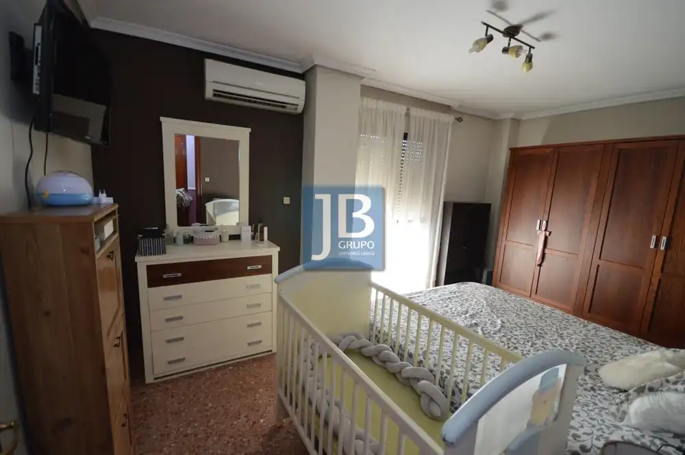 Dormitori de Pis en venda en Xàtiva amb Aire condicionat, Moblat i Balcó