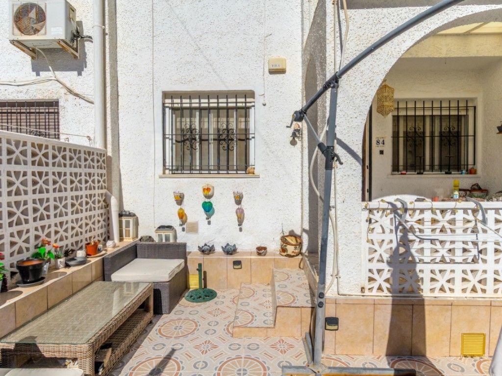 Terraza de Casa adosada en venta en Torrevieja con Piscina y Horno