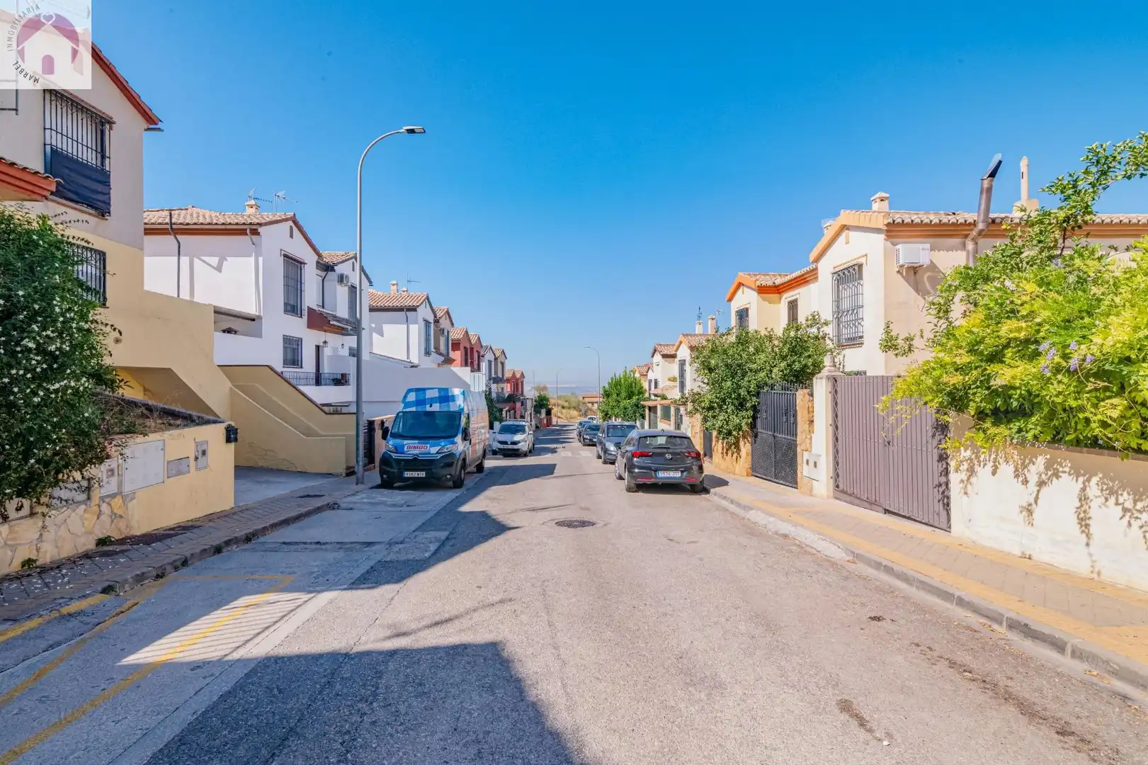 Casa aparellada amb terrassa en venda a Jun, imagen 37