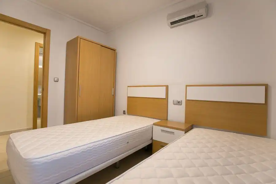 Dormitori de Apartament en venda en Alicante / Alacant amb Aire condicionat, Calefacció i Jardí privat