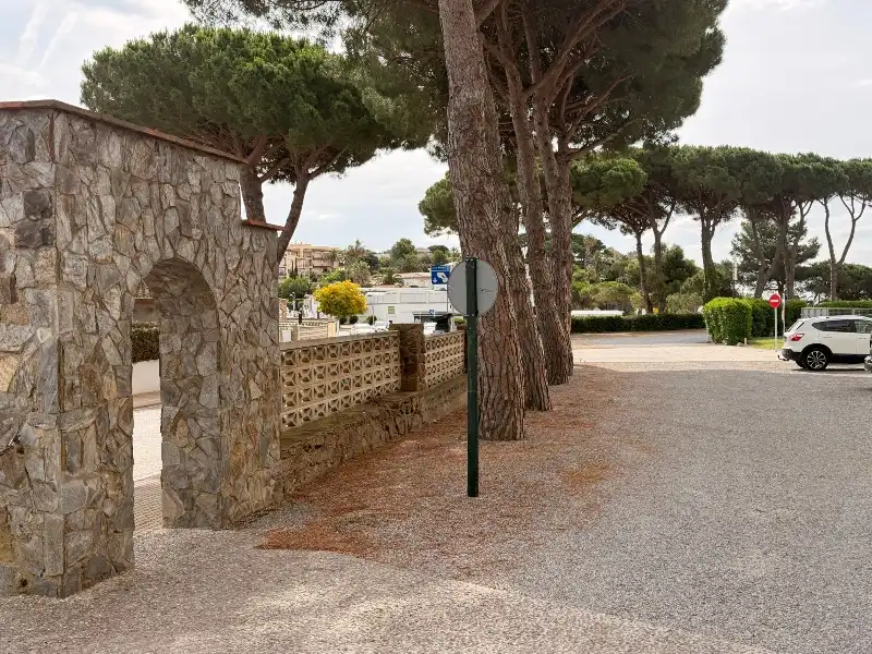 Aparcament de Pis en venda en Palamós amb Terrassa, Forn i TV