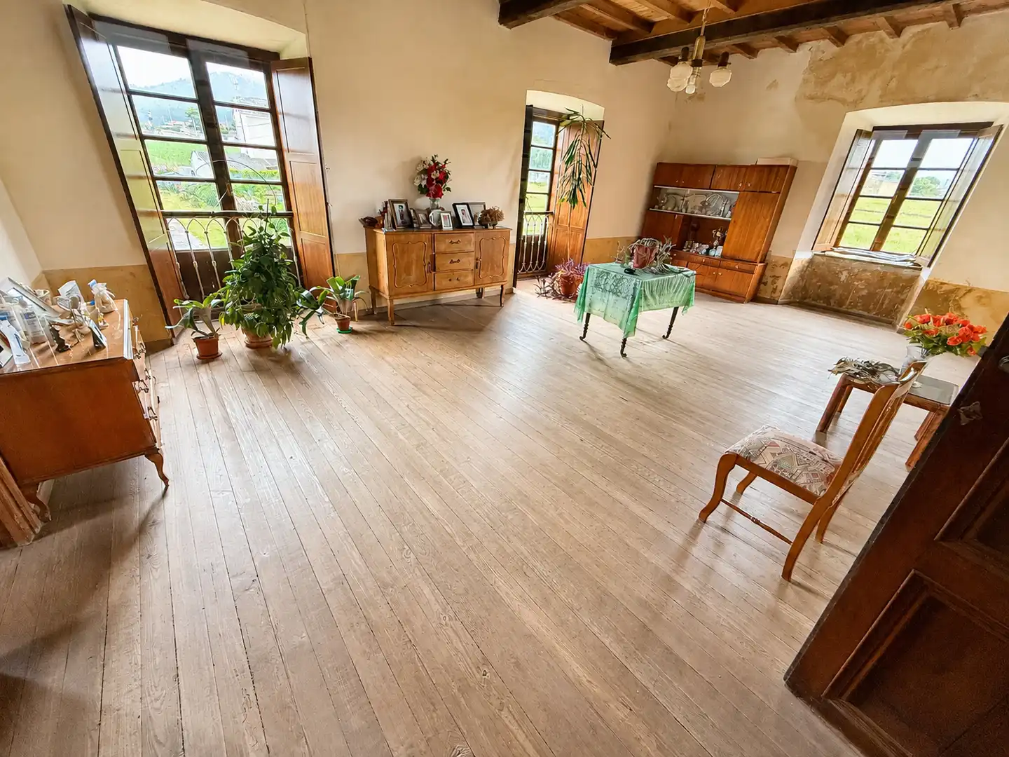 Sala d'estar de Casa o xalet en venda en Coaña amb Jardí privat, Traster i Moblat