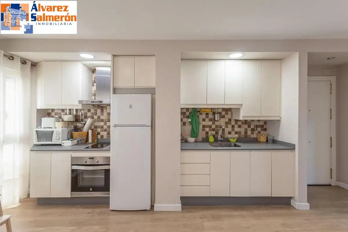 Kitchen of Flat for sale in Granada