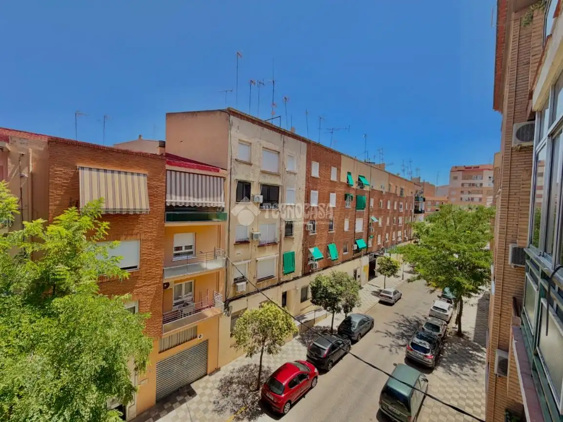 Vista exterior de Pis en venda en Albacete amb Terrassa