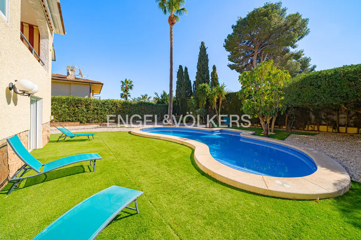 Piscina de Casa o xalet en venda en La Nucia amb Aire condicionat, Jardí privat i Piscina