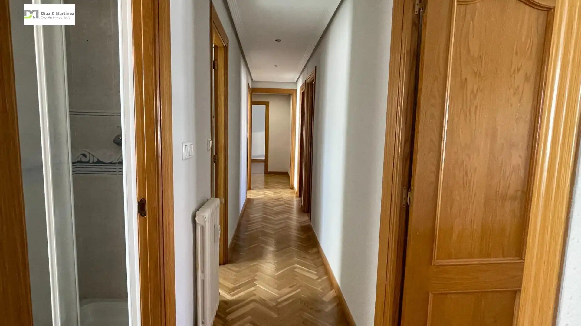 Piso en venta en León Capital  con Calefacción, Parquet y Terraza