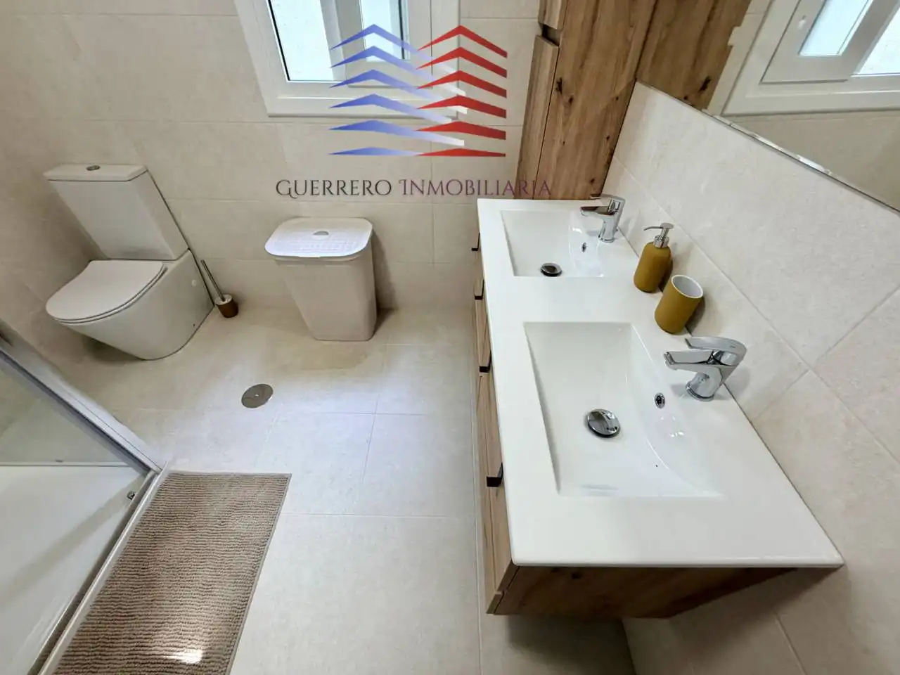 Badezimmer von Wohnung zur Miete in Ourense Capital  mit Heizung, Parkett und Möbliert