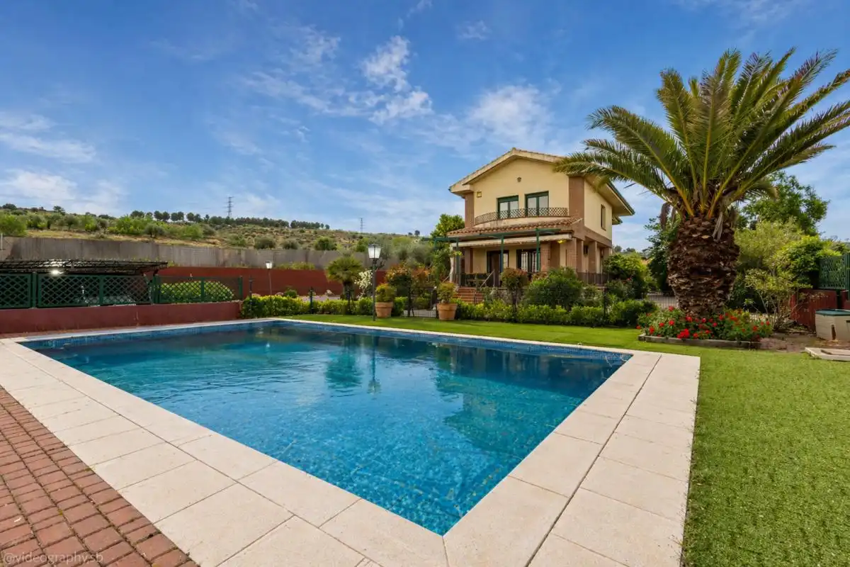 Piscina de Casa o chalet en venta en Morata de Tajuña con Aire acondicionado, Calefacción y Jardín privado