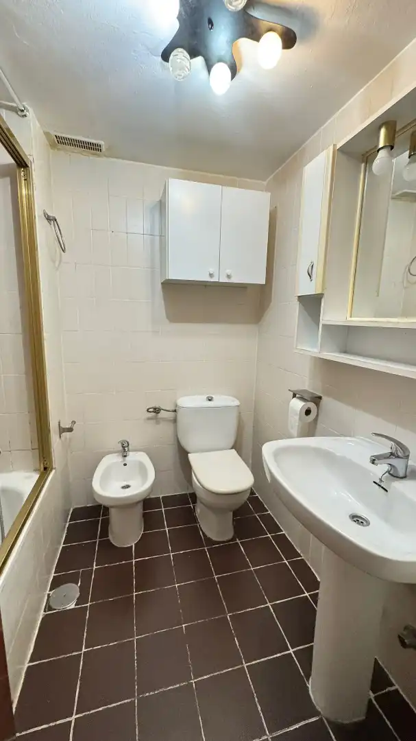 Bathroom of Flat for sale in San Fernando de Henares  with Heating and Private garden