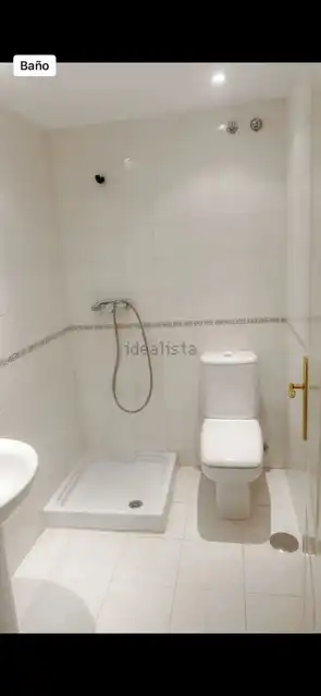 Badezimmer von Wohnung zur Miete in Fuengirola mit Klimaanlage, Terrasse und Abstellraum