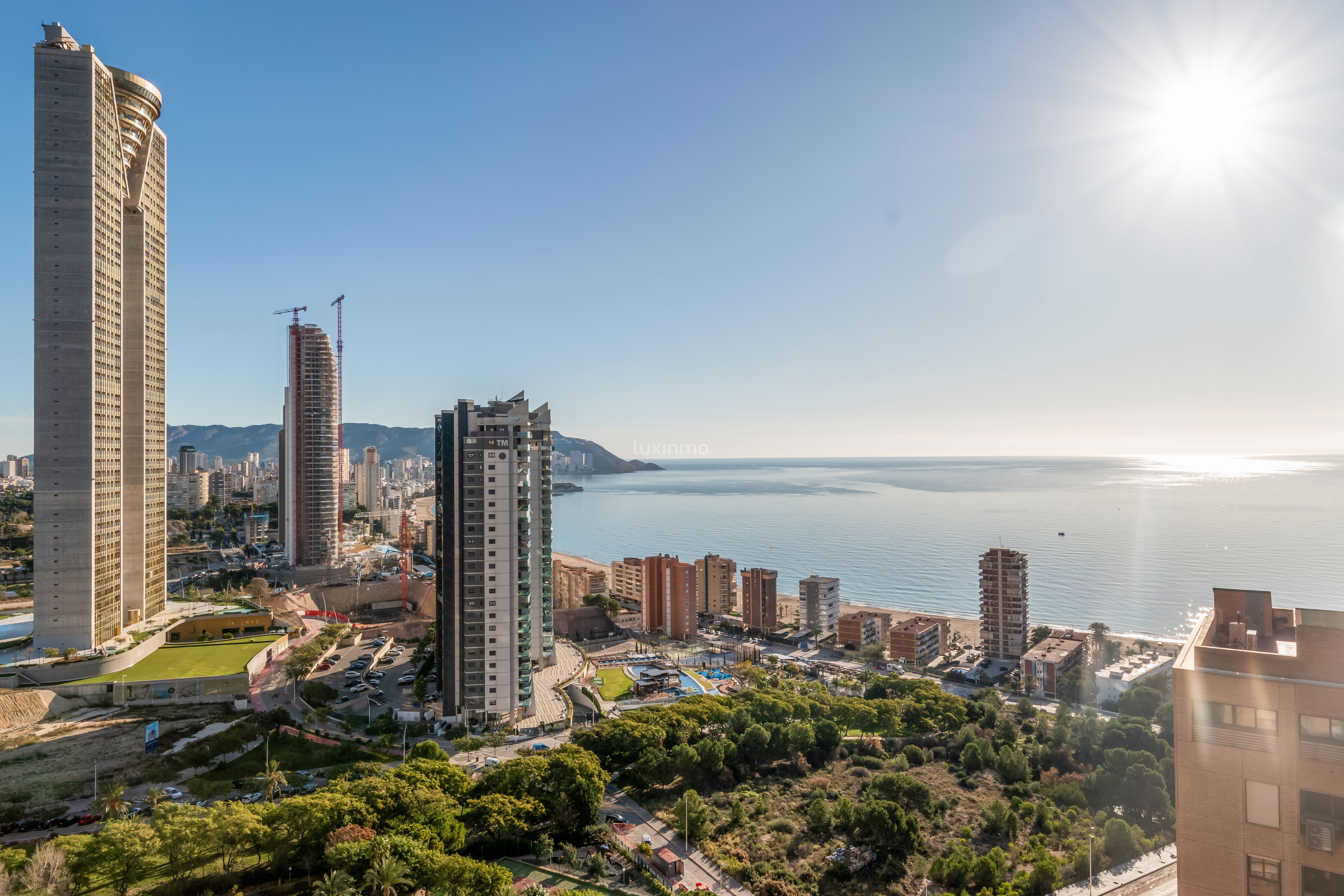 Vista exterior de Pis en venda en Benidorm amb Aire condicionat i Jardí privat