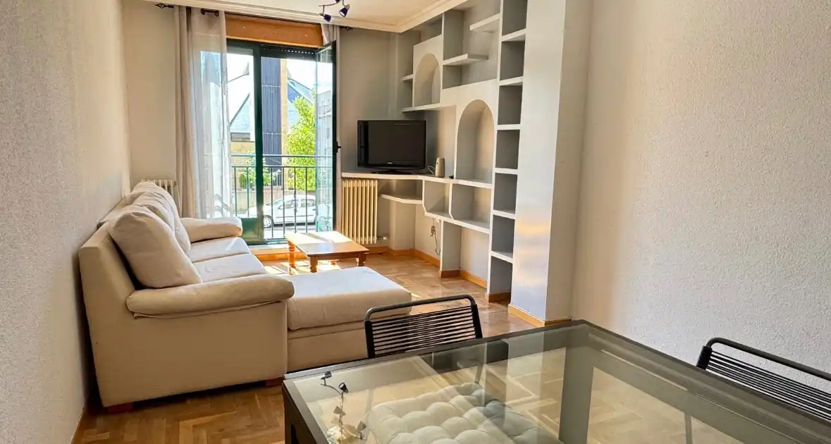 Living room of Flat for rent in Salamanca  with Heating, Parquet flooring and Furnished