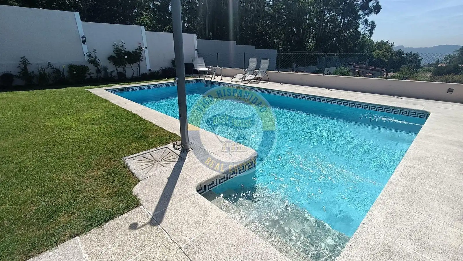 Piscina de Casa adosada en venta en Vigo  con Calefacción, Terraza y Trastero