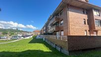 Vista exterior de Pis en venda en Bárcena de Cicero amb Calefacció i Terrassa