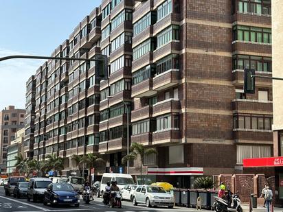 Außenansicht von Wohnung zum verkauf in Las Palmas de Gran Canaria mit Balkon