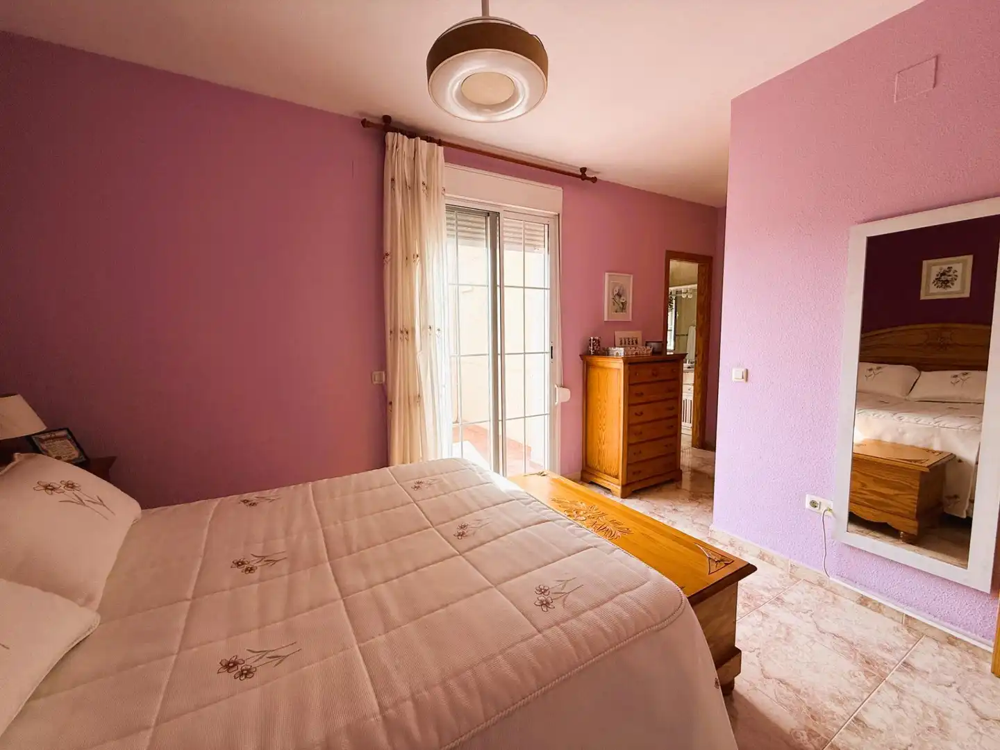 Habitación de Casa adosada en venta en Loeches con Calefacción, Jardín privado y Terraza