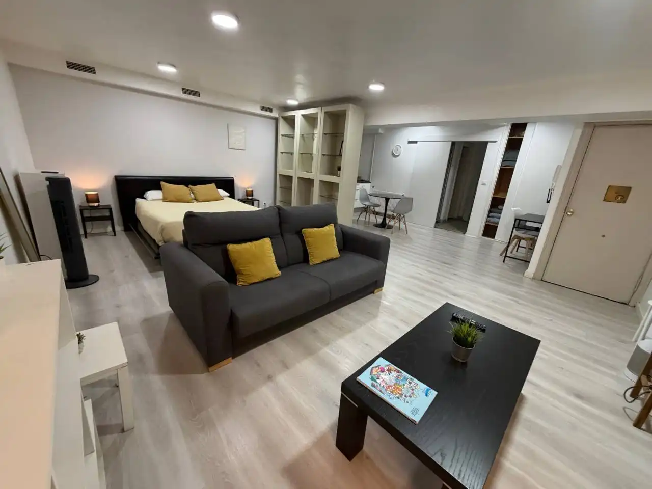 Estudio en venta en Vigo  con Calefacción y Amueblado