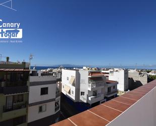 Vista exterior de Apartament en venda en Guía de Isora amb Traster, Balcó i Alarma
