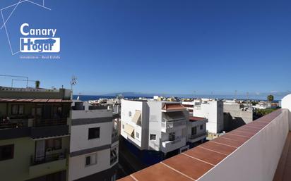 Vista exterior de Apartament en venda en Guía de Isora amb Traster, Balcó i Alarma