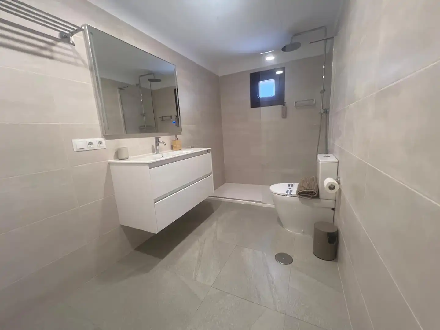 Bany de Casa o xalet en venda en Benalmádena amb Aire condicionat, Jardí privat i Terrassa
