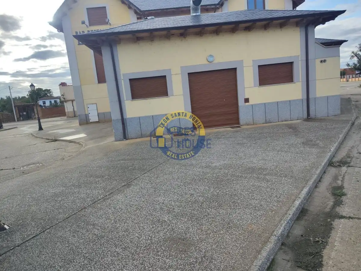 Parkplatz von Geschaftsraum zum Verkauf in Villamañán mit Klimaanlage, Parkett und Terrasse
