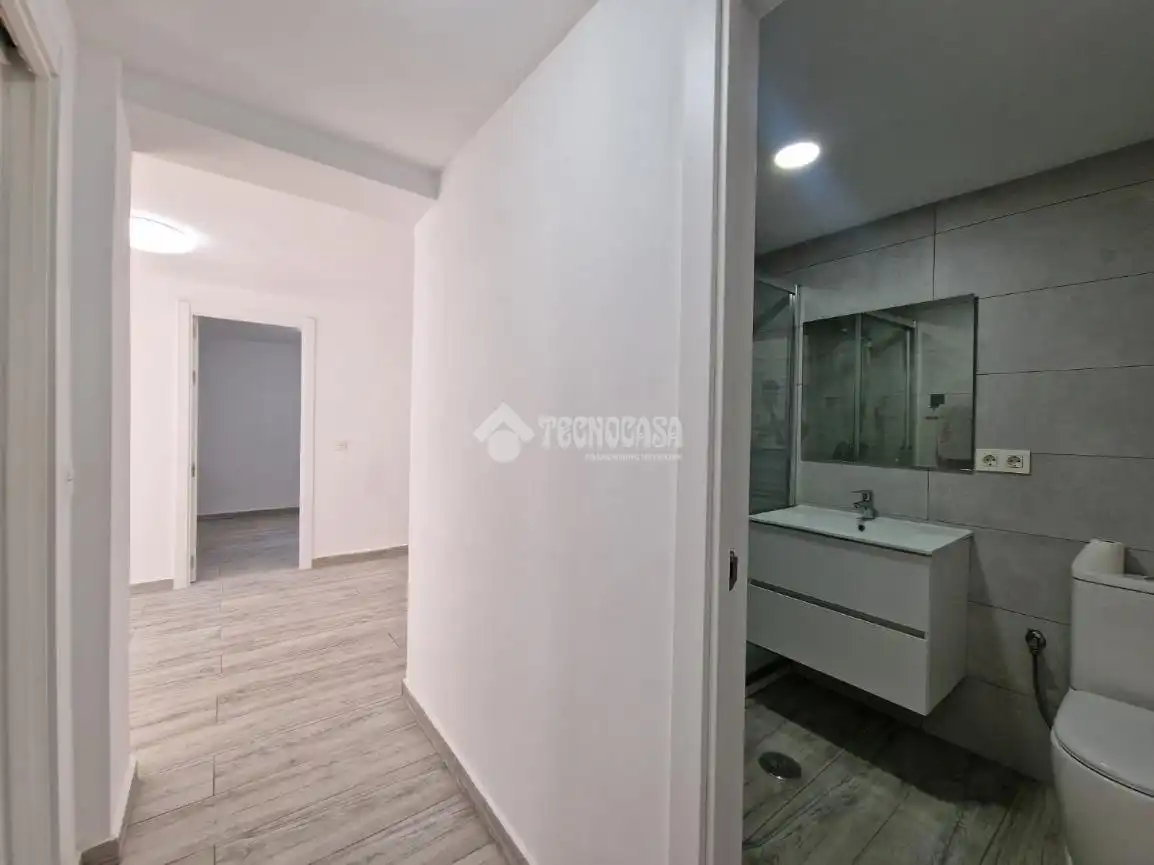 Bedroom of Flat for sale in Madrid  with Air Conditioner and Heating