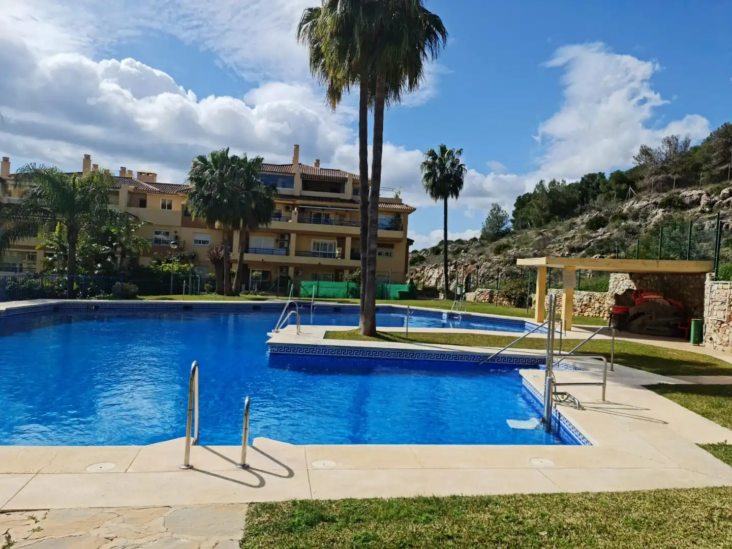 Piscina de Pis de lloguer en Torremolinos amb Aire condicionat i Moblat