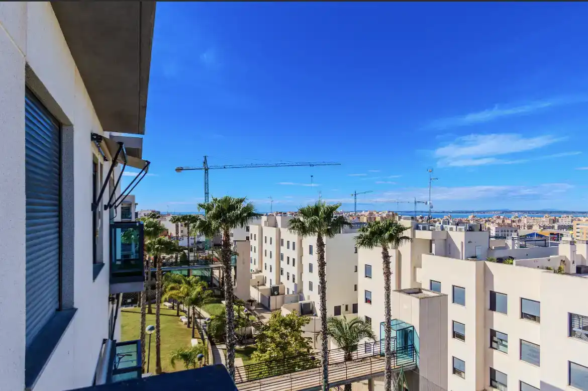 Vista exterior de Pis en venda en Santa Pola amb Aire condicionat, Piscina i Balcó